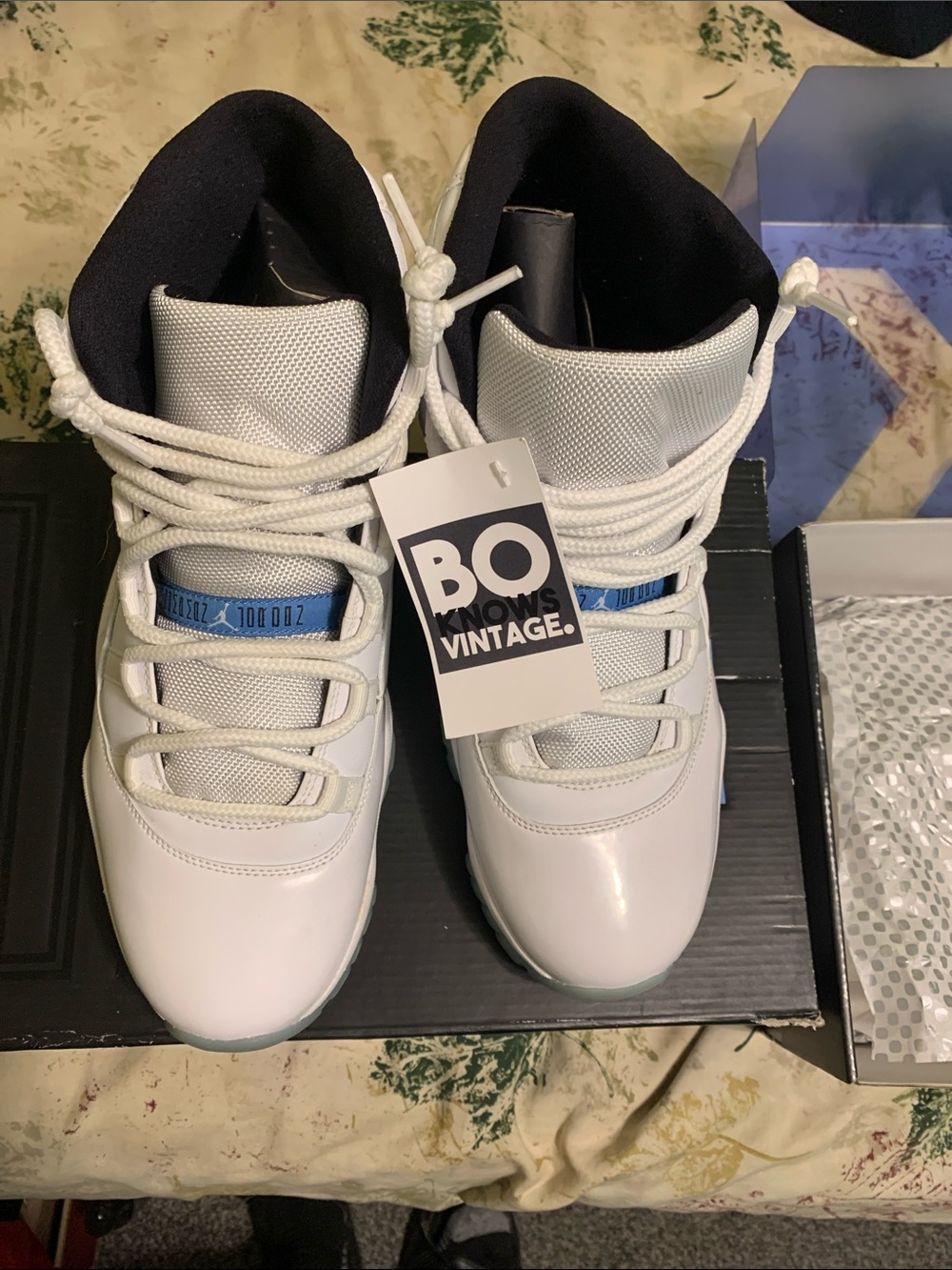 Jordan 11 men’s White High-Top Sneakers carolina blue - Picture 2 of 8